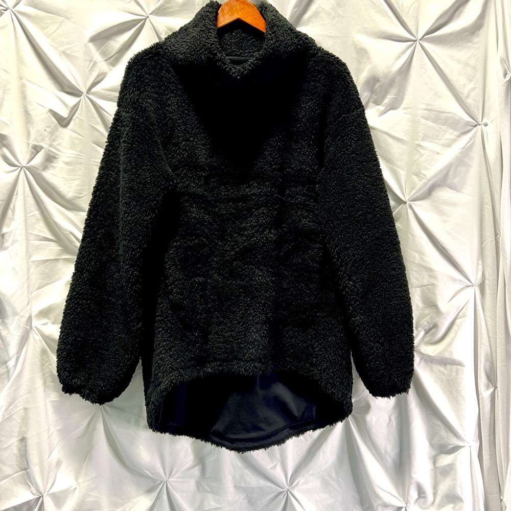 Lululemon Pull-Over Black Size 8 *Like New*